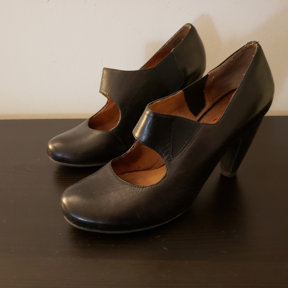 Miz Mooz Black Heels/Booties Size 7